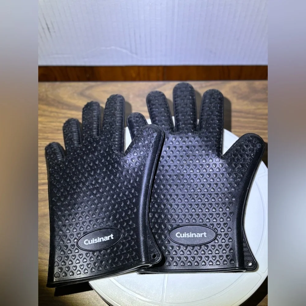Cuisinart heat resistor silicon gloves NWOT 10.5 length waterproof repels grease